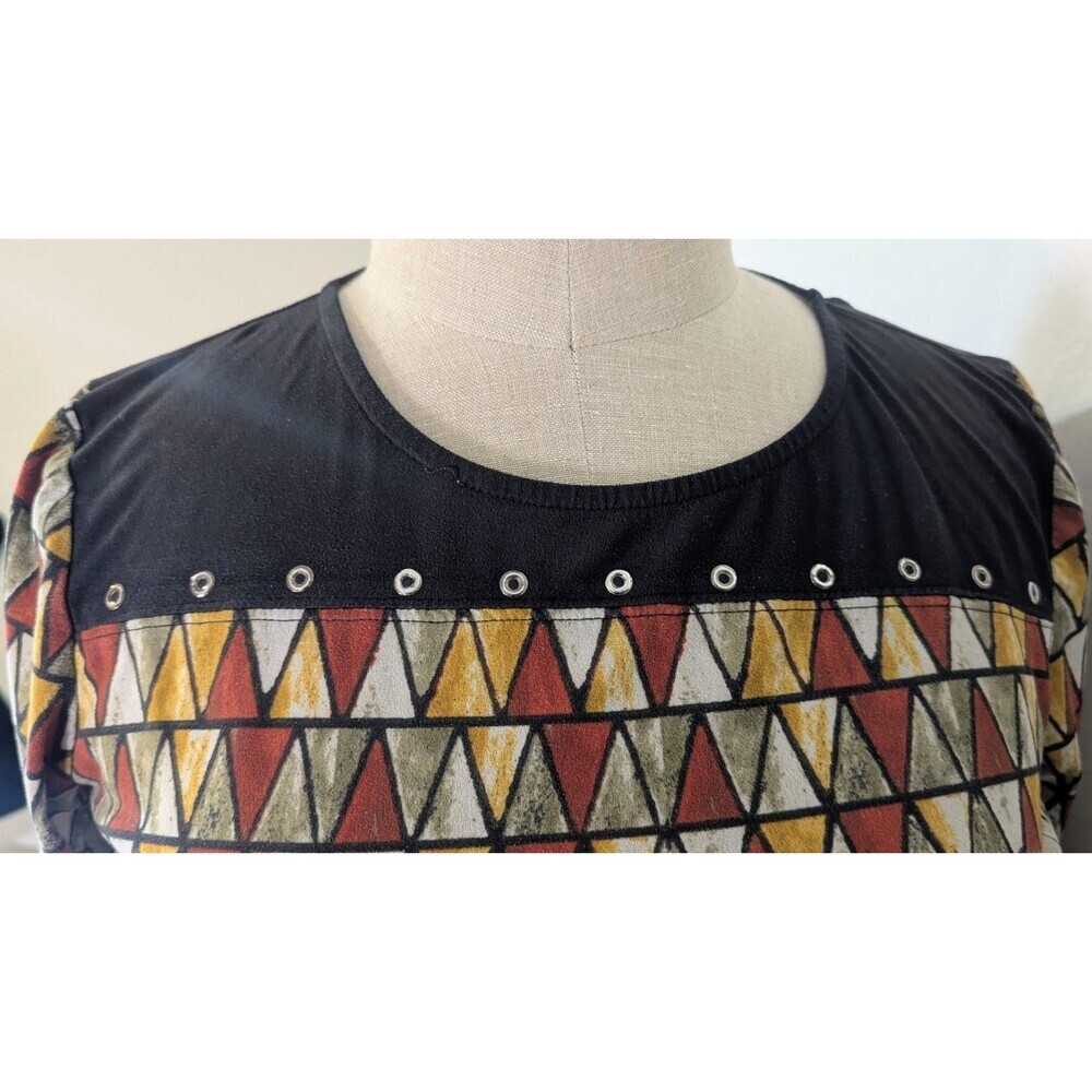 Multiples Petite Medium Geometric Print 3/4 Sleeve Top Grommet Detail - Picture 4 of 7